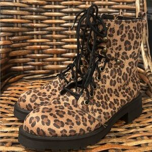 MIA Mika Leopard Print Combat Boots in size 7.5 great condition!